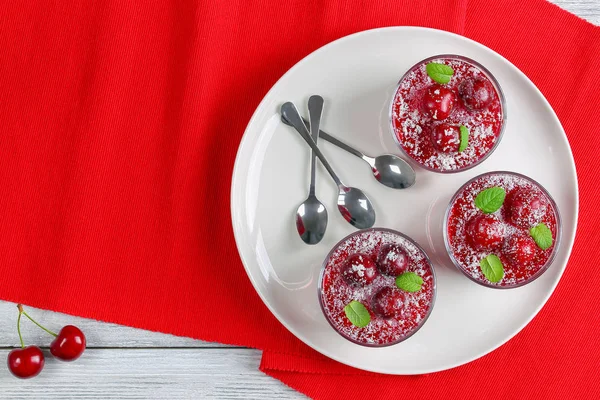 Delicious summer dessert - sweet cherry jelly — Stock Photo, Image