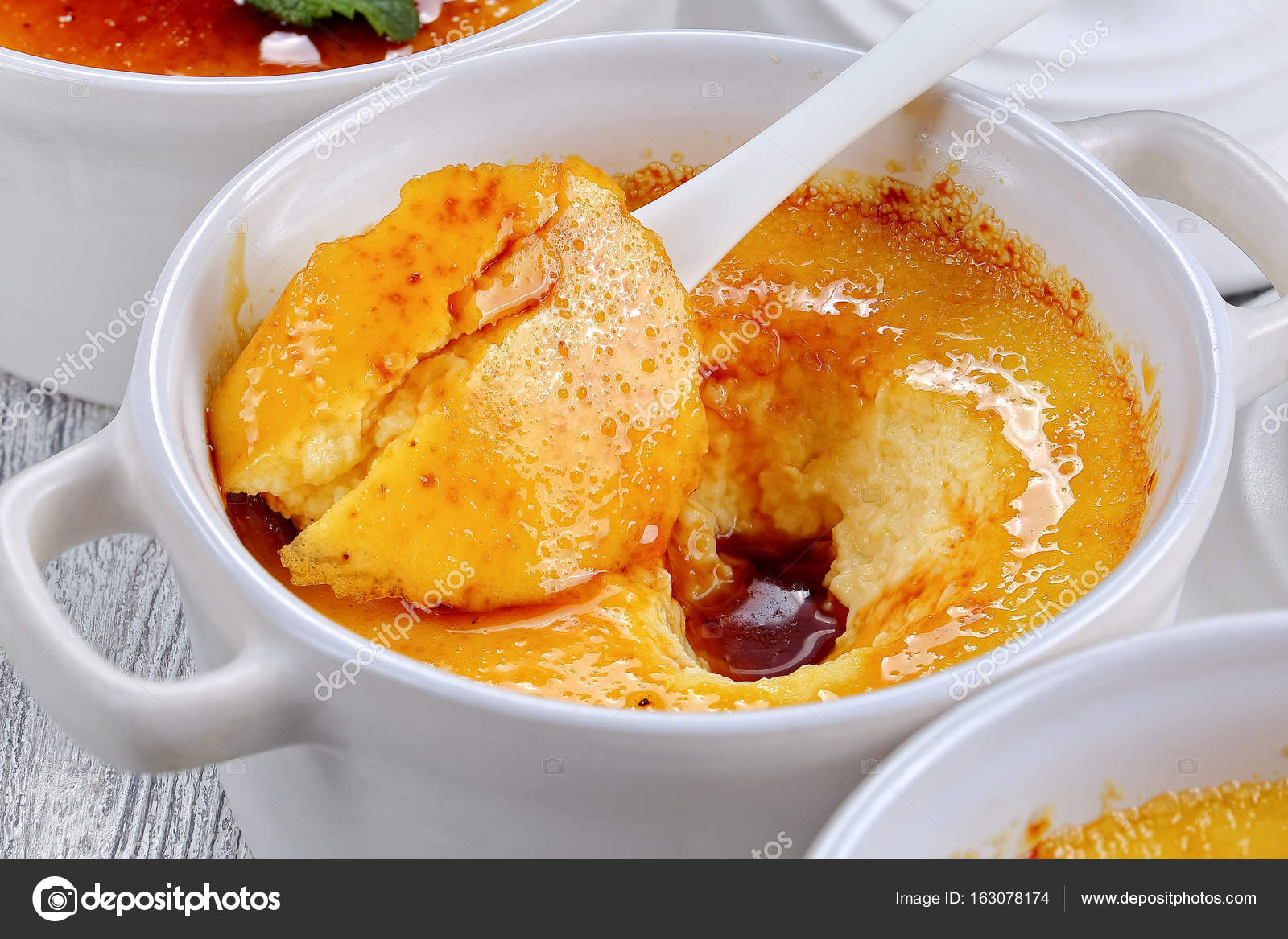 Овощной салат с шариками из феты и маслин Овощной салат с шариками из феты и маслин