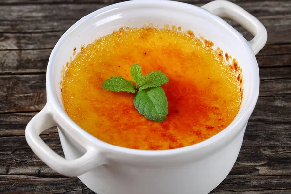 Creme brulee - Fransız tatlı muhallebi — Stok fotoğraf