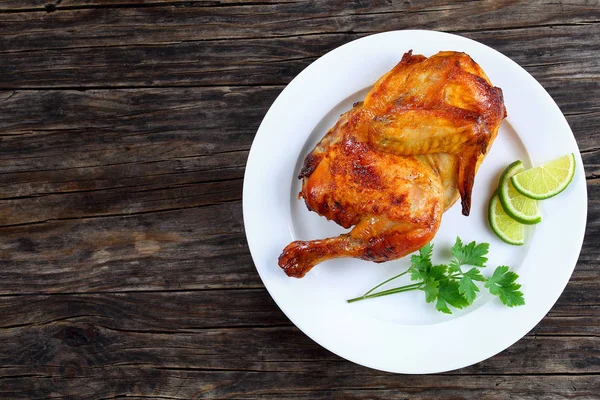 식욕을 돋 우는 달콤한 닭의 절반 — 스톡 사진