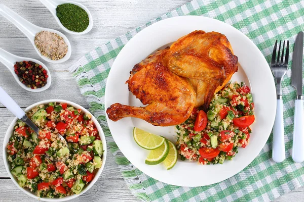 Grillad saftig kyckling med Couscoussallad — Stockfoto