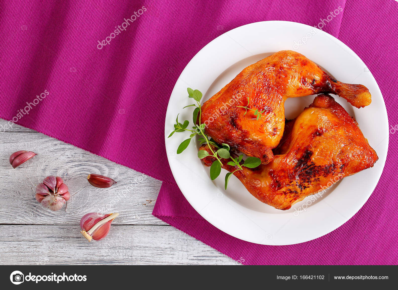 cuartos de pierna de pollo asado en la placa — Foto de stock ... cuartos de pierna de pollo asado en la placa — Foto de stock ...