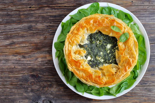 Torta de feta de espinafre quente crosty grego — Fotografia de Stock