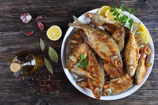 Hot fried mix of freshwater fish — Stock Photo, Image