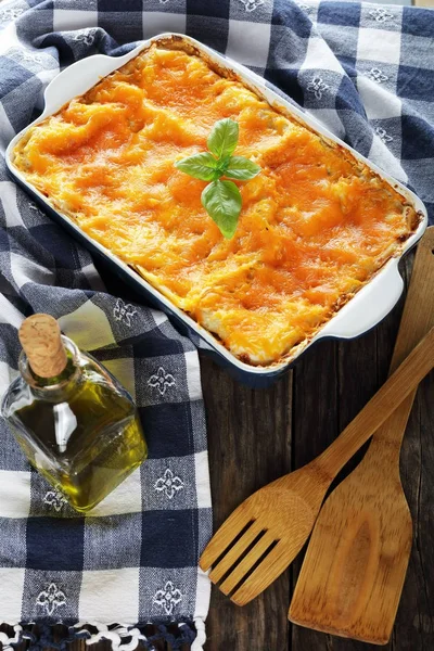 Вкусная итальянская лазанья в выпечке — стоковое фото
