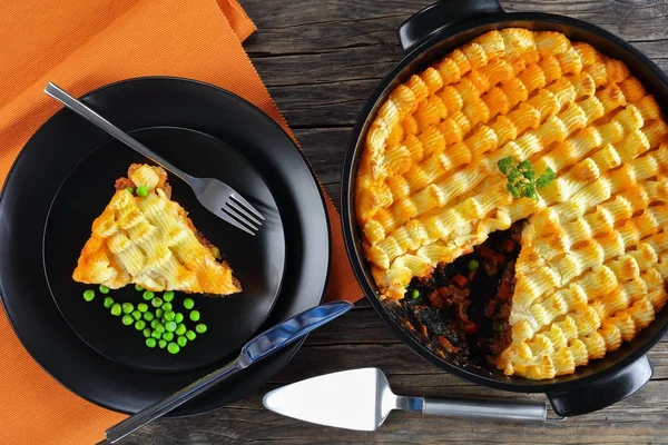 Delicious shepherd's pie and a portion — Stock Photo, Image