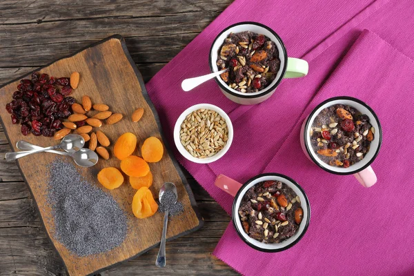 Weihnachtsdessert oder Kutya in Tassen — Stockfoto