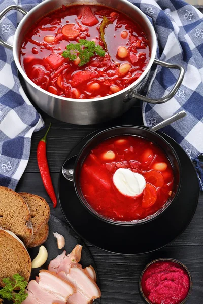 Beetroot red soup with white beans — Stock Photo, Image