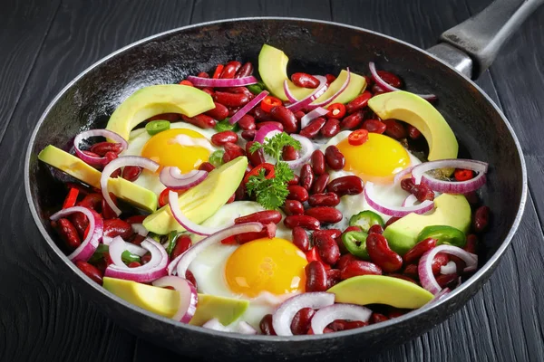 Lado soleado hasta huevos fritos con frijoles —  Fotos de Stock