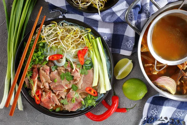 Primer plano de la deliciosa sopa vietnamita Pho Bo — Foto de Stock