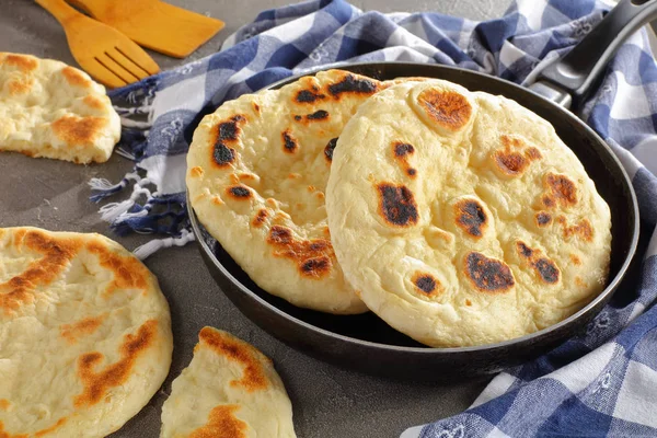 Primer plano del pan de pita recién frito — Foto de Stock