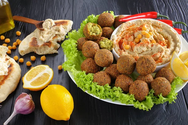 Falafel on plate with homemade hummus — Stock Photo, Image