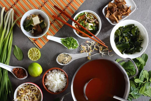 Sopa de miso japonés en un tazón — Foto de Stock