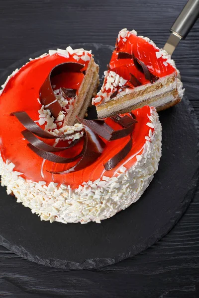 Deliziosa torta a strati con crema di formaggio — Foto Stock