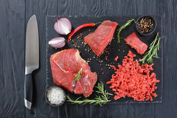 Picadillo y trozos de filete de ternera —  Fotos de Stock