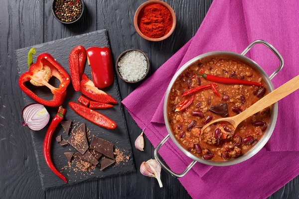 Chili con carne in a stainless pot — Stockfoto