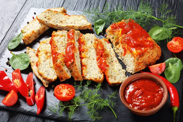 Terrina de pescado en rodajas en placa de pizarra — Foto de Stock