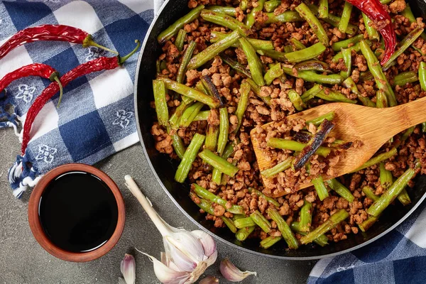 Carne de porc Se amestecă Fry cu fasole verde carbonizată — Fotografie, imagine de stoc