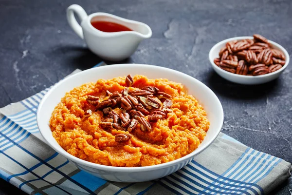 Sweet potato mash topped with pecan nuts — Stock Photo, Image
