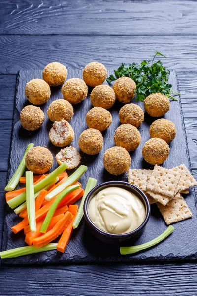 Käsebällchen mit Frischkäse, von oben — Stockfoto