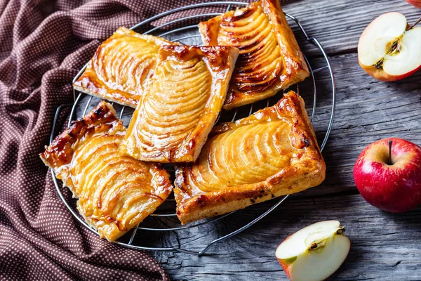 Caramel Apple  puff pastry tarts, top view — Stock Photo, Image