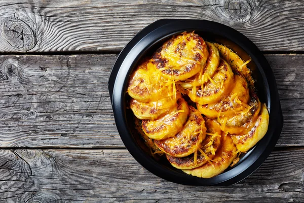 Tortas de patata cubiertas con queso cheddar rallado —  Fotos de Stock