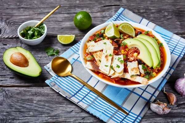 Pollo Taco Sopa en un tazón blanco — Foto de Stock