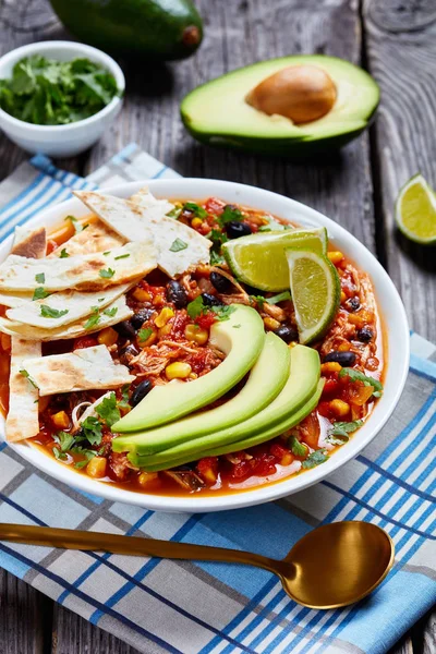 Sopa de Taco de Frango em uma tigela branca — Fotografia de Stock