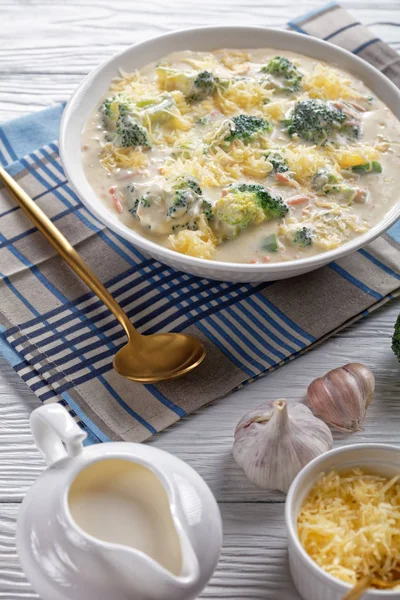 Broccoli and cheddar cheese soup in a bowl — Stock Photo, Image