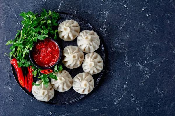 Khinkali Albóndigas Georgianas Con Relleno Carne Servido Plato Negro Con — Foto de Stock