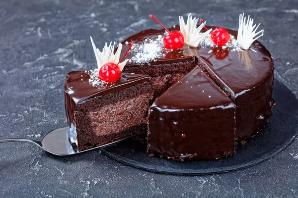 Легкий Органический Влажный Шоколадный Кекс Вишневым Пирогом Наполненный Темной Шоколадной — стоковое фото