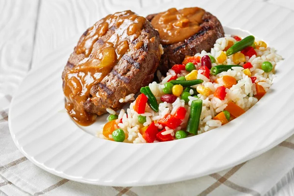 Fry de fígado de frango kaleji fry servido em folhas de alface com