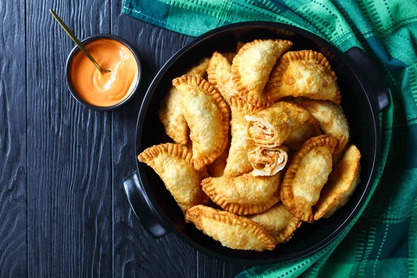 Hot Juicy Buffalo Chicken Empanadas Low Calorie Dip Black Ceramic — Stock Photo, Image