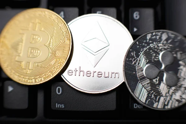 Bitcoin Ethereum Gyűrűző Érmék Billentyűzet — Stock Fotó