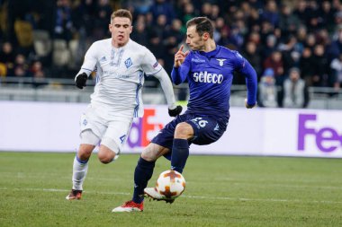 Kiev, Ukrayna - 15 Mart 2018: Stefan Radu Ss Lazio Fc Dinamo Kiev Ss Lazio Nsk Olimpiyskyi Stadyumu'nda karşı Uefa Avrupa Ligi yuvarlak oyun sırasında