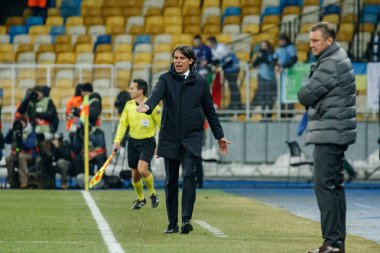 Kiev, Ukrayna - 15 Mart 2018: Ss Lazio Yöneticisi Simone Inzaghi Nsk Olimpiyskyi stadiu Fc Dinamo Kiev Ss Lazio karşı Uefa Avrupa Ligi yuvarlak oyun sırasında