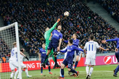 Kiev, Ukrayna - 15 Mart 2018: Stefan de Vrij Ss Lazio Fc Dinamo Kiev Ss Lazio Nsk Olimpiyskyi Stadyumu'nda karşı Uefa Avrupa Ligi yuvarlak oyun sırasında