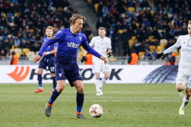 Kiev, Ukrayna - 15 Mart 2018: Lucas Leiva Ss Lazio Fc Dinamo Kiev Ss Lazio Nsk Olimpiyskyi Stadyumu'nda karşı Uefa Avrupa Ligi yuvarlak oyun sırasında