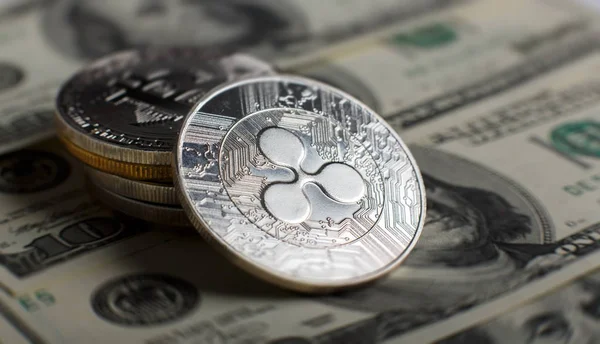 リップル Xrp コイン ノートで他の Cryptocurrency — ストック写真