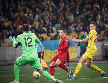 Kyiv, Ukrayna - 14 Ekim 2019: Portekizli Cristiano Ronaldo Uefa Euro 2020 ön eleme maçı sırasında Nsk Olimpiyskyi Stadyumu 'nda Portekiz' e karşı