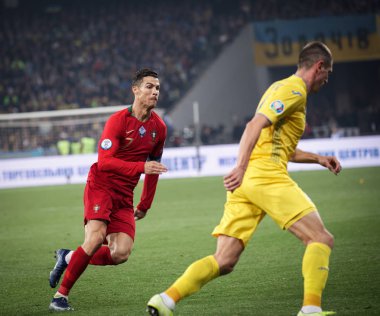 Kyiv, Ukrayna - 14 Ekim 2019: Portekizli Cristiano Ronaldo Uefa Euro 2020 ön eleme maçı sırasında Nsk Olimpiyskyi Stadyumu 'nda Portekiz' e karşı