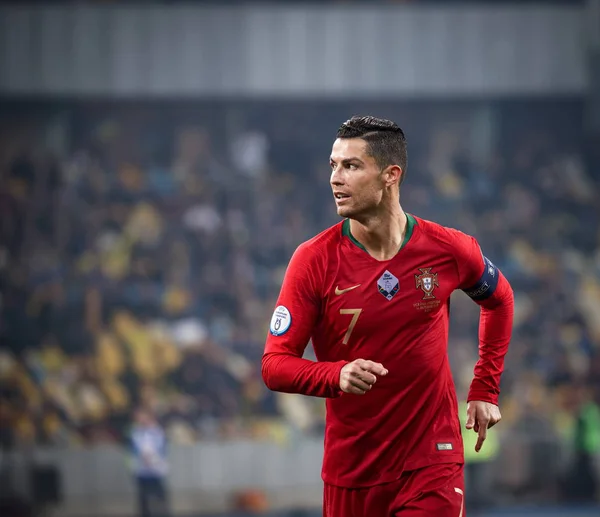 Kyiv, Ukrayna - 14 Ekim 2019: Portekizli Cristiano Ronaldo Uefa Euro 2020 ön eleme maçı sırasında Nsk Olimpiyskyi Stadyumu 'nda Portekiz' e karşı