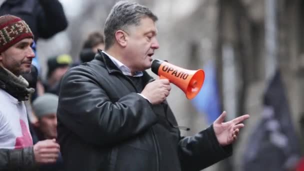 Kyiv Ukraine Dec 2013 Petro Poroshenko Trying Calm Rotesters Conflict — 图库视频影像