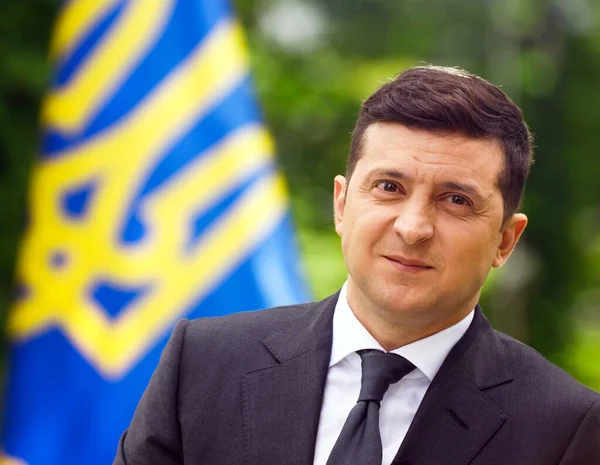 KIEV, UKRAINE - 20 Mayıs 2020: Ukrayna Devlet Başkanı Volodymyr Zelensky 'nin basın toplantısı
