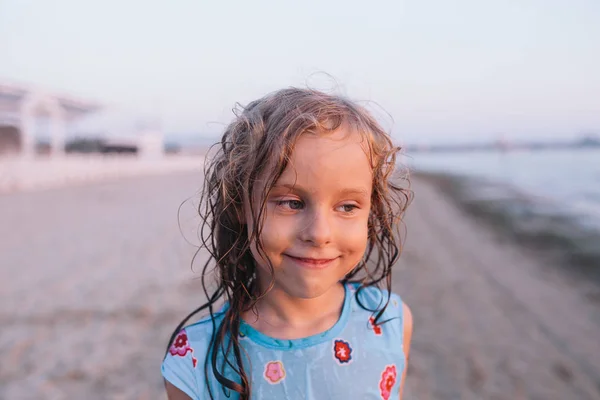 Porträtt av lyckligt barn — Stockfoto