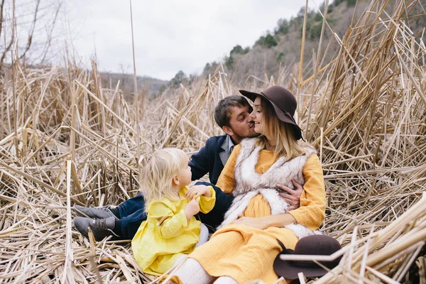 Happy family enjoying life outdoor. — Stock Photo, Image