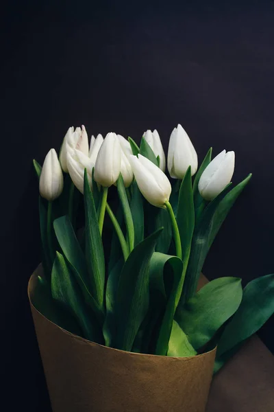 Bílá tulipánová kytice — Stock fotografie