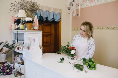 buket hazırlama kadın 