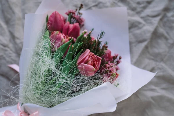 Bouquet rosa di tulipani — Foto Stock