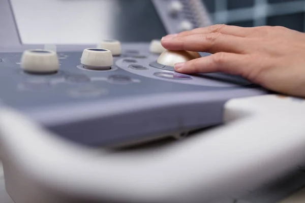 Fondo Del Equipo Médico Máquina Ultrasonido Primer Plano Mano Del — Foto de Stock